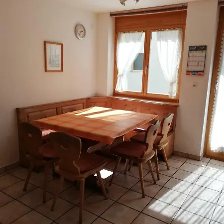 Holiday home Chasa Ludwig Oben Hause