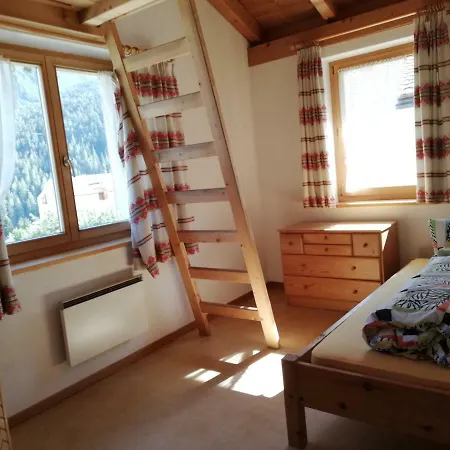 Holiday home Chasa Ludwig Oben Hause